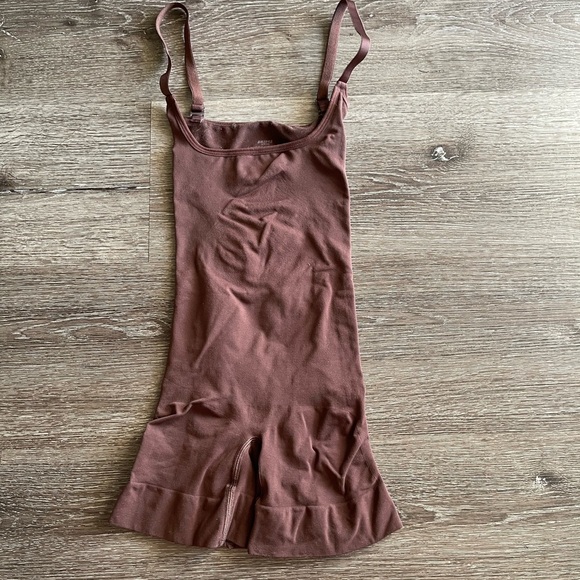 SKIMS Brown Top - Picture 1 of 5